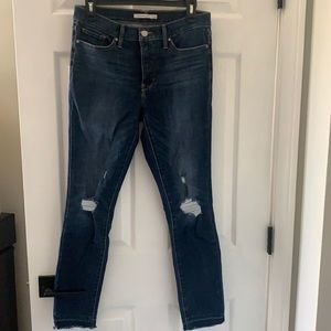 311 size 29 shaping skinny Levi’s